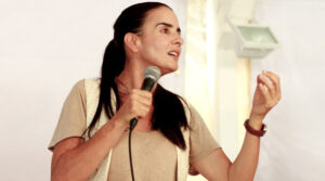 Isha, la gurú que ex seguidores denuncian por estafa, fraude y riesgos vitales