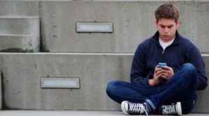 YouCat: Catecismo para jóvenes católicos que advierte sobre el demonio, las sectas, la magia y el esoterismo