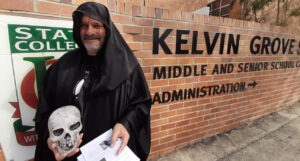 El astuto lobby satanista exige en Australia: "Que los jóvenes en las escuelas conozcan a Satanás"